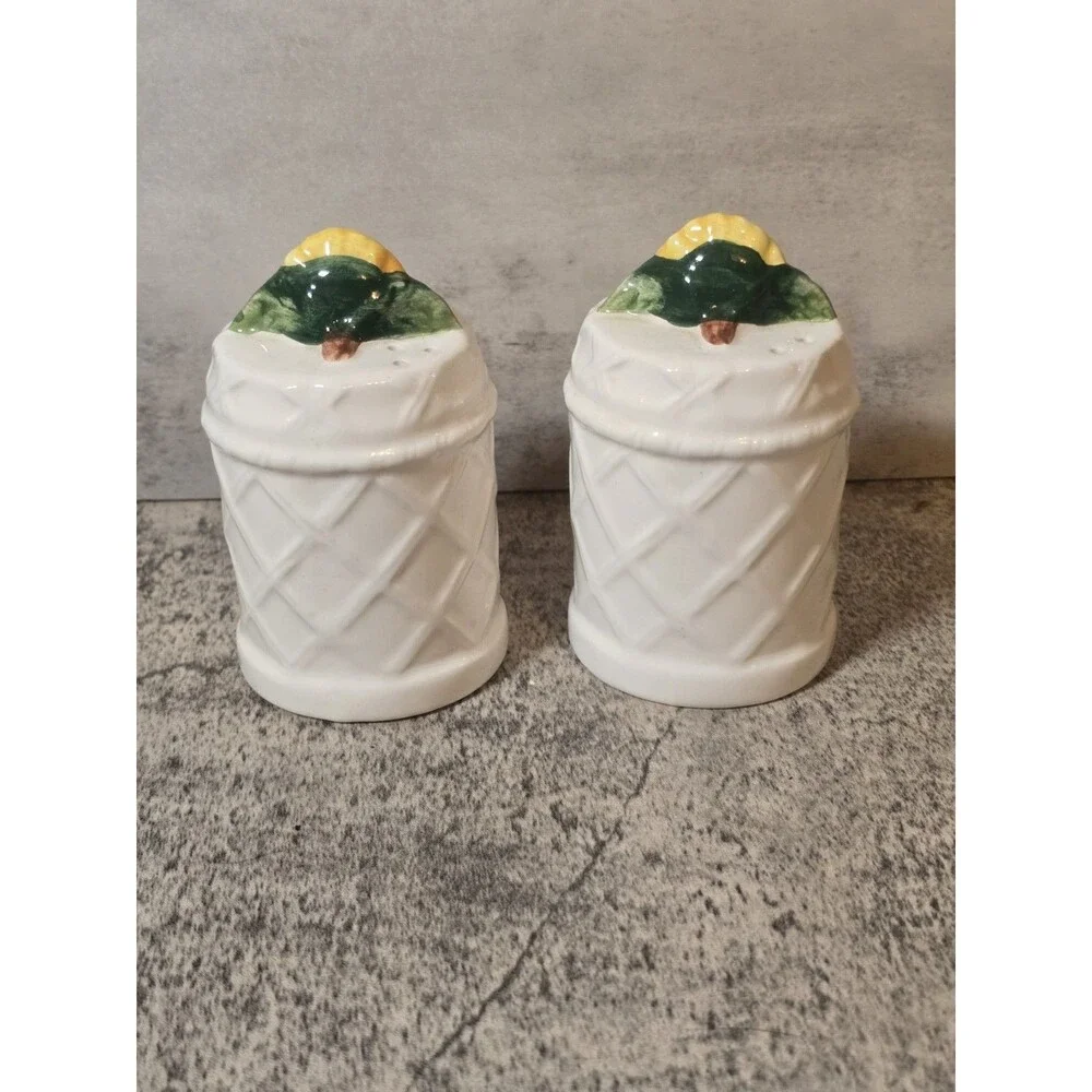Vintage Sunflower Salt & Pepper Shakers Ceramic Farmhouse Cottagecore Grandma